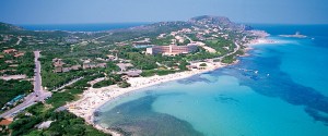 Costa di Stintino vista aerea sulla spiaggia de la Pelosai