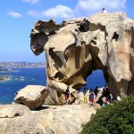 Roccia dell'orso a Palau con turisti