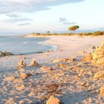 Una vista della spiaggia e del mare di Biderrosa