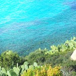 Acqua e scogliera di Cala Marongiu a Geremeas