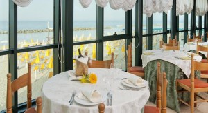 tavolo-ristorante-club-esse-mediterraneo