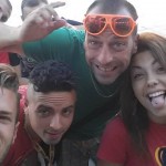 Gruppo di animatori fa un selfie