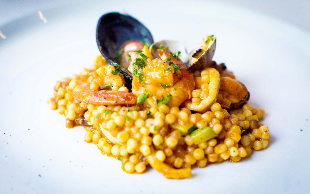 Seafood fregola, the summer recipe from Palau in Sardinia