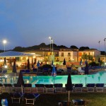 La piscina e la struttura del Gallura Beach village