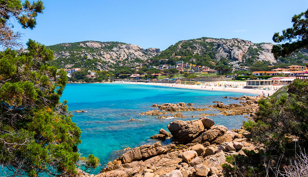 On holiday in Baja Sardinia: what to do and where to go in costa and in Gallura