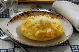 Polenta concia con fontina valdostana e burro fuso