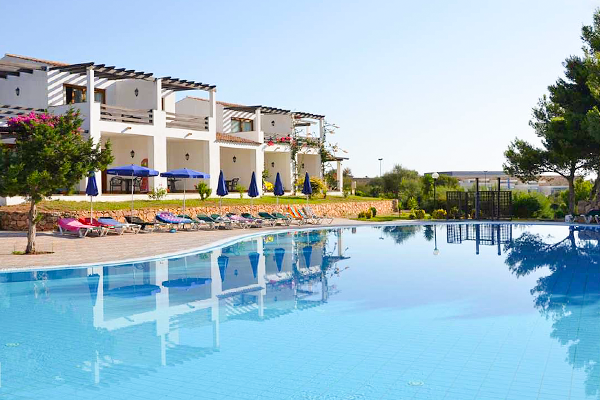Swimming pool and accommodation at the Borgo Palmasera