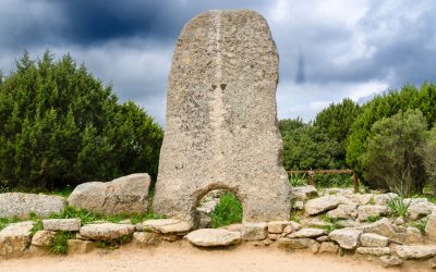 Vacanze in Sardegna: escursione a Palau alla tomba dei giganti di Li Mizzani
