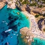 Cala Mariolu nella sua totale bellezza estiva