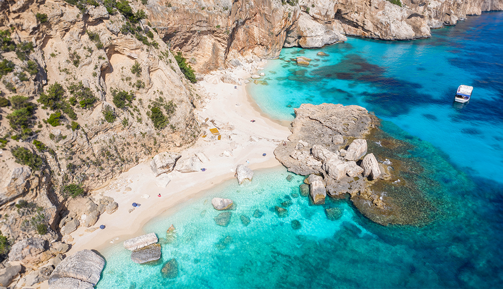 Cala Mariolu: visita la spiaggia più bella d’Europa (e seconda al mondo) dai resort Club Esse