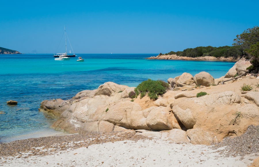 Spiaggia del Pevero a Baja Sardinia